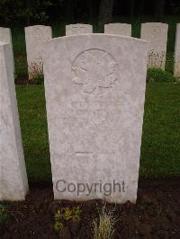 Etaples Military Cemetery - Hastings, Newell